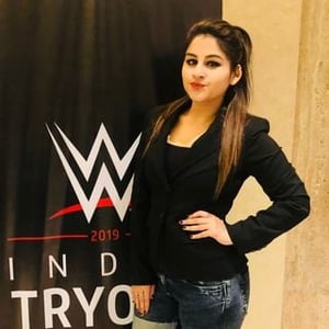 Isha Khurana(romanesha)