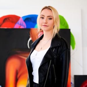 Alexandra Houx Grounds