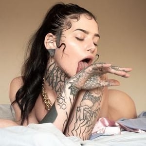 Numa Suicidegirl