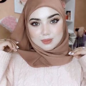 Pink Lady Fatm Alzhra