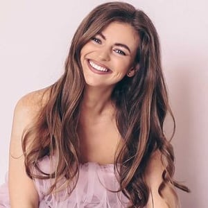 Tanya Lyubit Dumat Pod