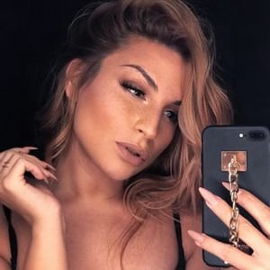 V i c t o r i a T e n a