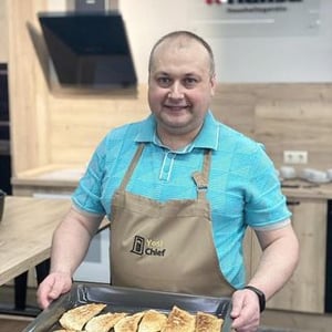 aleksandr gotovit doma.