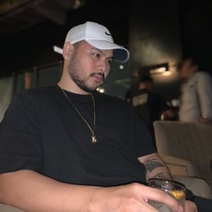 Vino Enrico Abiyassa