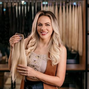 Adriana Mairinck  Megahair