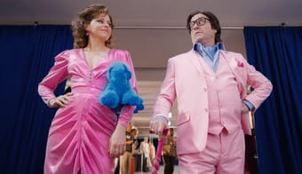 Zach Galifianakis & Elizabeth Banks Lead Apple TV+’s New Comedy, The Beanie Bubble