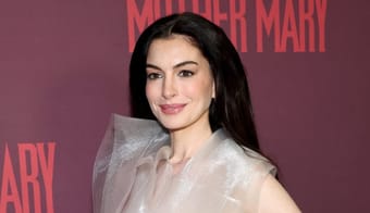 Anne Hathaway’s Latest Red Carpet Look Is An Optical Illusion