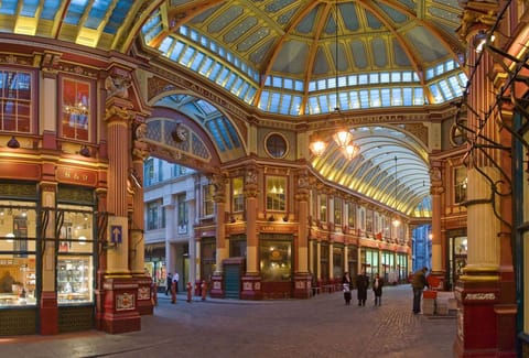 Leadenhall_Market_In_London_-_Feb_2006_rotated