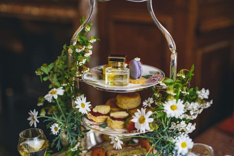 CHELSEA FLOWER SHOW AFTERNOON TEA AT BROWN'S- PHOTO CREDITS TO @lateef (1)