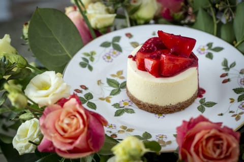 'Wild Strawberry' Strawberry Cheesecake (12)