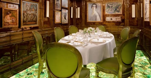 The-Platinum-Arowana-Room-at-Scotts-5-1280x667