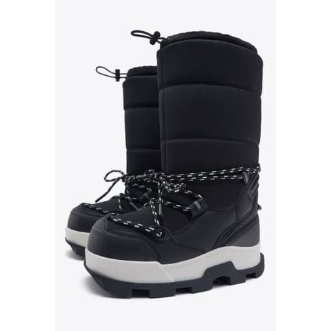 Stylish Snow Boots Are Having A Major Fashion Moment