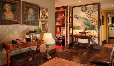 A room inside 51 Buckingham Gate