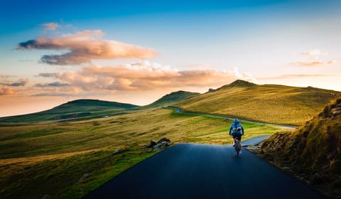 pexels-pixabay-258045 cycling holidays