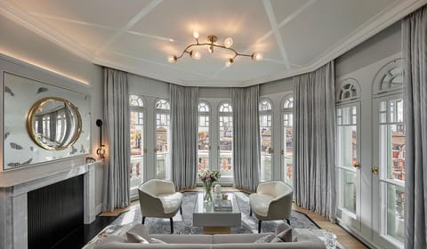 london-2017-suites-turret-suite-living-room Mandarin Oriental Hyde Park, Knightsbridge