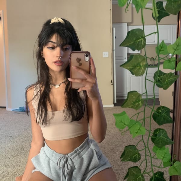 Contact ranya woffee - Creator and Influencer