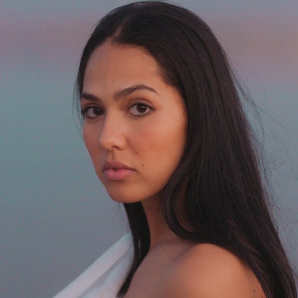 Manal l منال