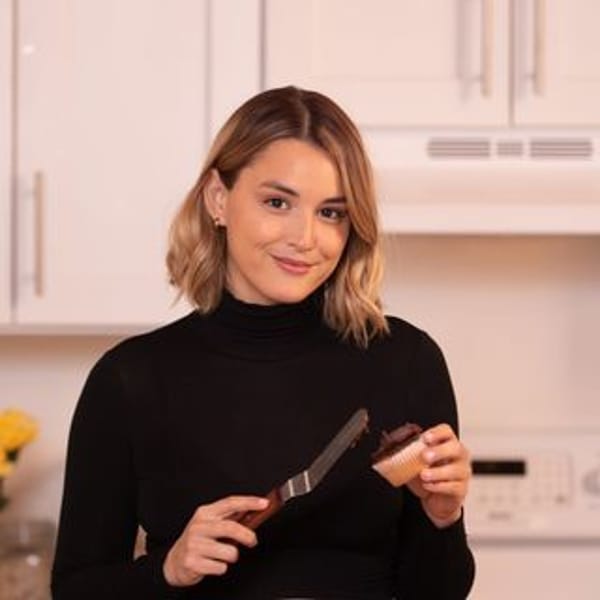 Monica Mika Leon Influencer Profile - Work With Influencer Monica Mika Leon