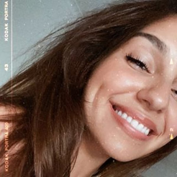 Bella Varelis