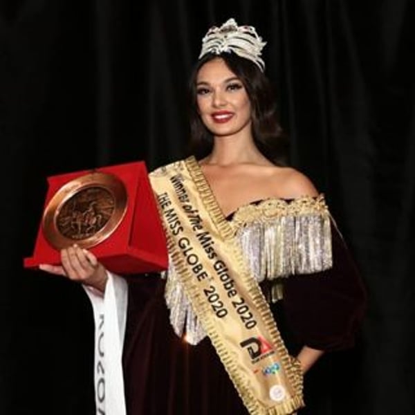 The Miss Globe
