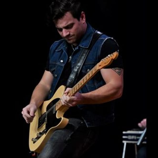 Guitarist Steve Sterlacci