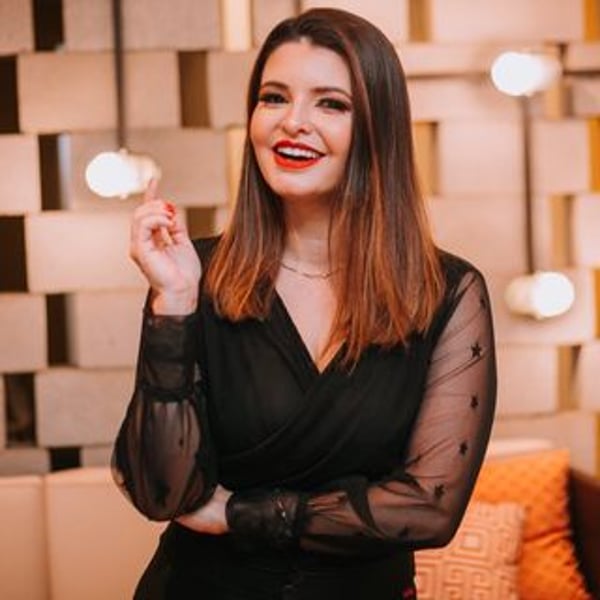 Dra Livia Sampaio