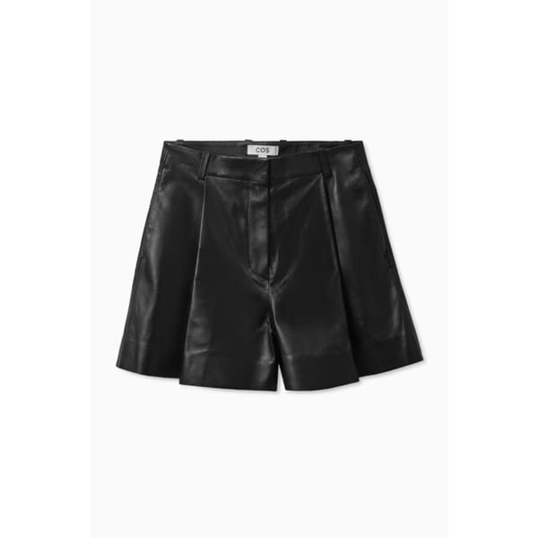 cos PLEATED LEATHER SHORTS
