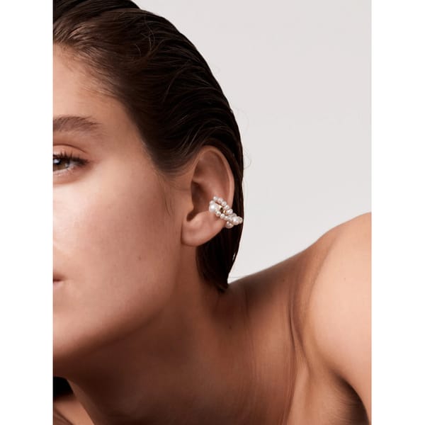 Cumulus pearl ear cuff
