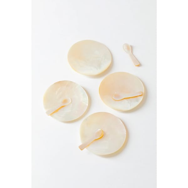 SET OF 4 MOTHER OF PEARL CAVIAR PLATE AND SPOON