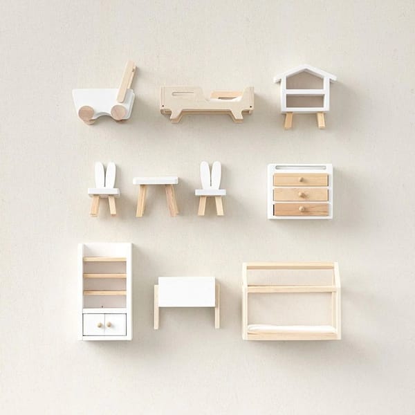 DOLL HOUSE FURNITURE 10-PIECE SET
