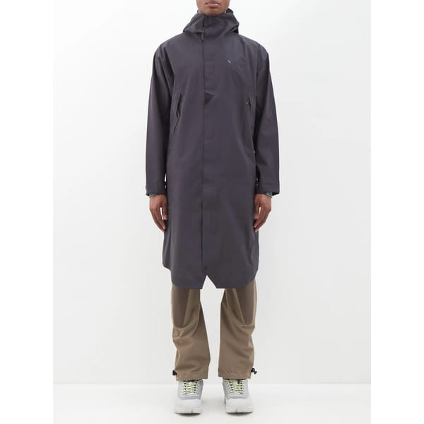 MALE MODEL WEARS NAVY RAINCOAT PARKA