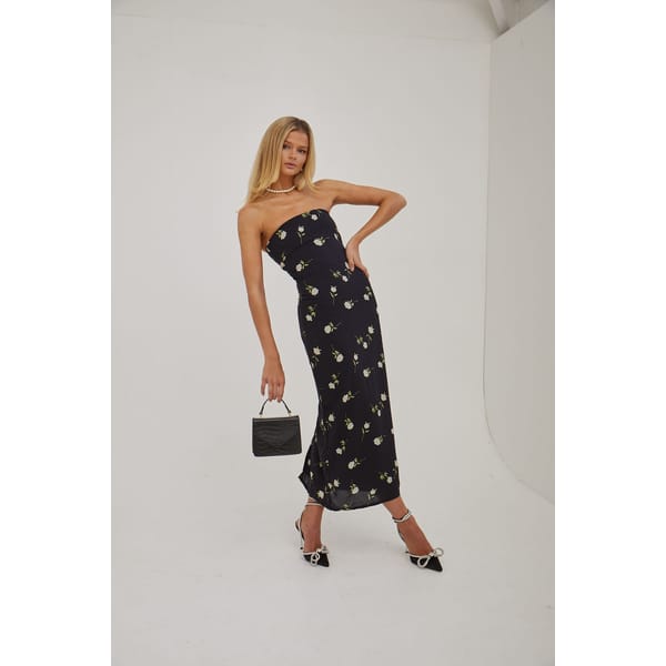 MODEL IN BLACK FLORAL BANDEAU DRESS