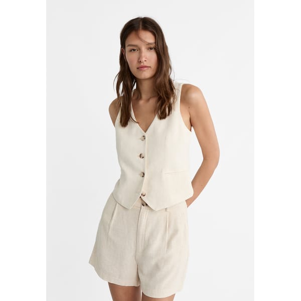 STRADIVARIUS LOOSE PLEATED LINEN-BLEND SHORTS AND WAISTCOAT