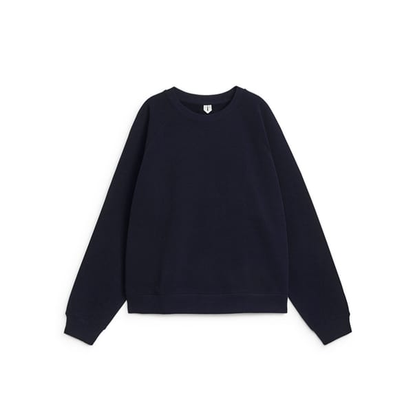 navy sweatshrit