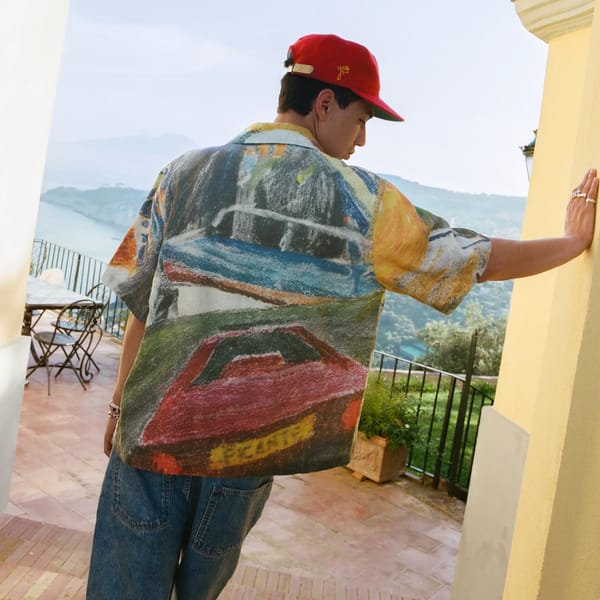 model from back wearing Crayon Fontelina Linen Shirt