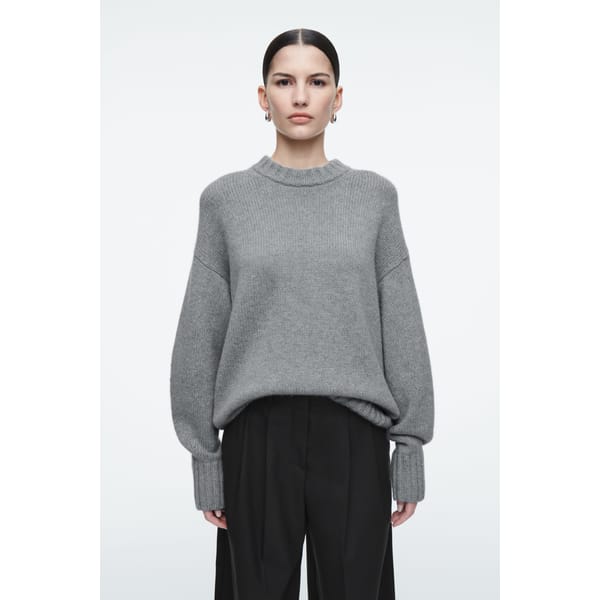model wearing grey CHUNKY PURE CASHMERE CREW-NECK JUMPER