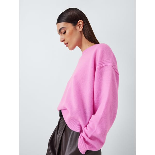 model wearing pink cashmere sweater