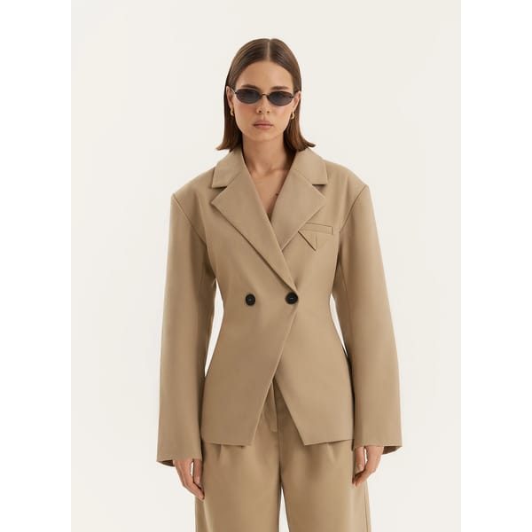 MODEL WEARING 4th and reckless BLAZER