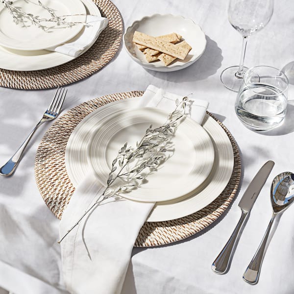 Hadleigh Bone China Dinner Plate and dinner set up