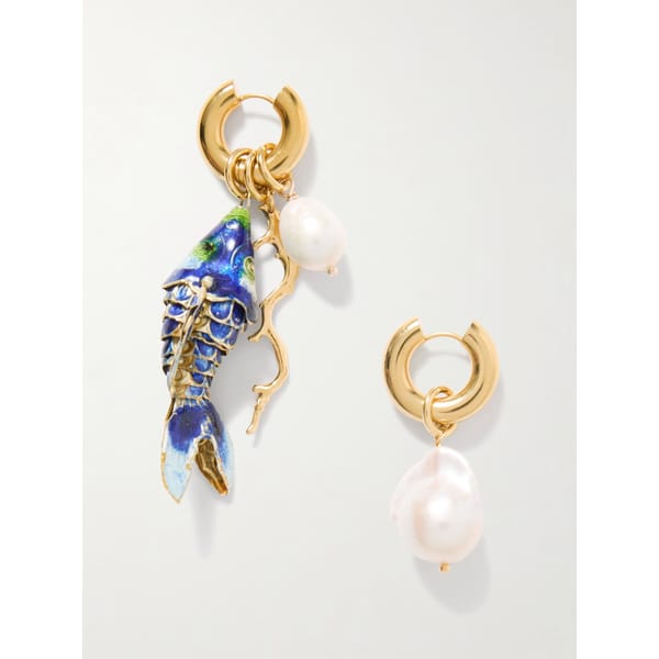 Gold hoop earrings: one with a blue enamel fish, a pearl, and a gold branch charm; the other with a single pearl. Perfect as colourful jewellery and unique statement accessories, these pieces add an artistic flair to any beach jewellery collection.