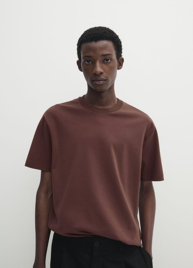 male model wearing brown tshirt