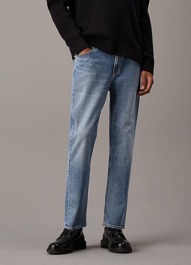 CLOSE UP OF MODEL WEARING DAD JEANS