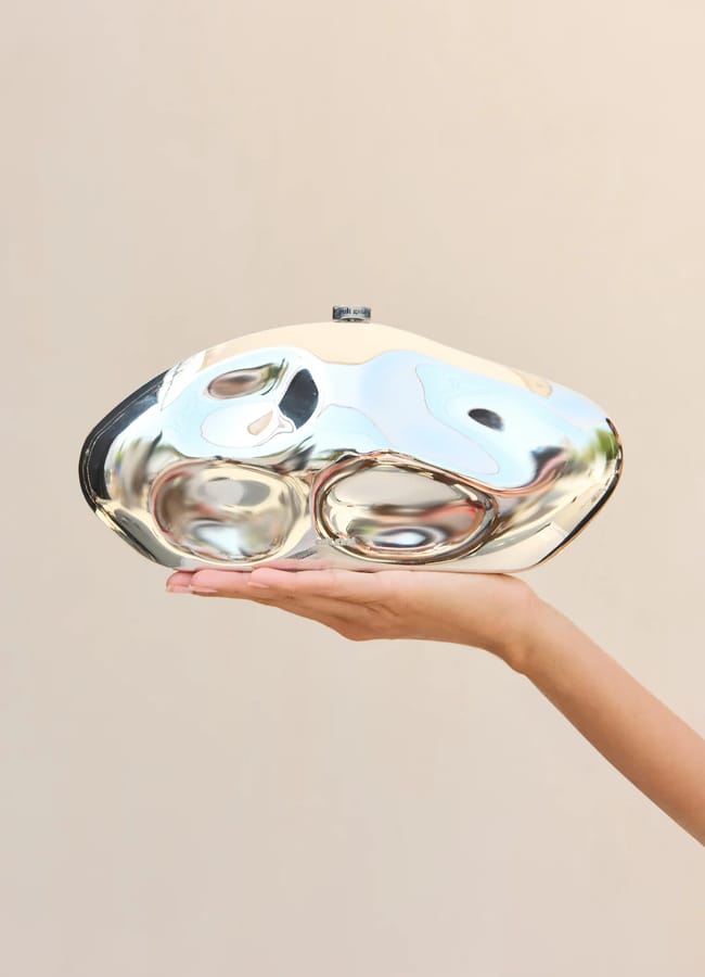 MODEL HOLDING CULT GAIA CALDERA CLUTCH
