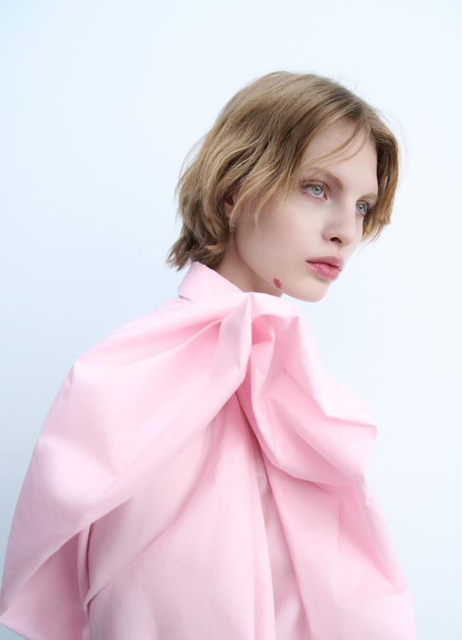 model wearing pink ZARAZW COLLECTION POPLIN SHIRT WITH VOLUME SHOULDER