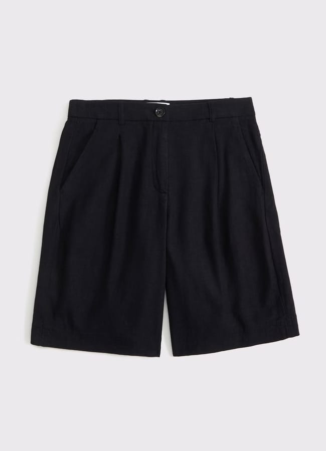 Abercrombie Curve Love Mid Rise Linen-Blend Bermuda Short in black
