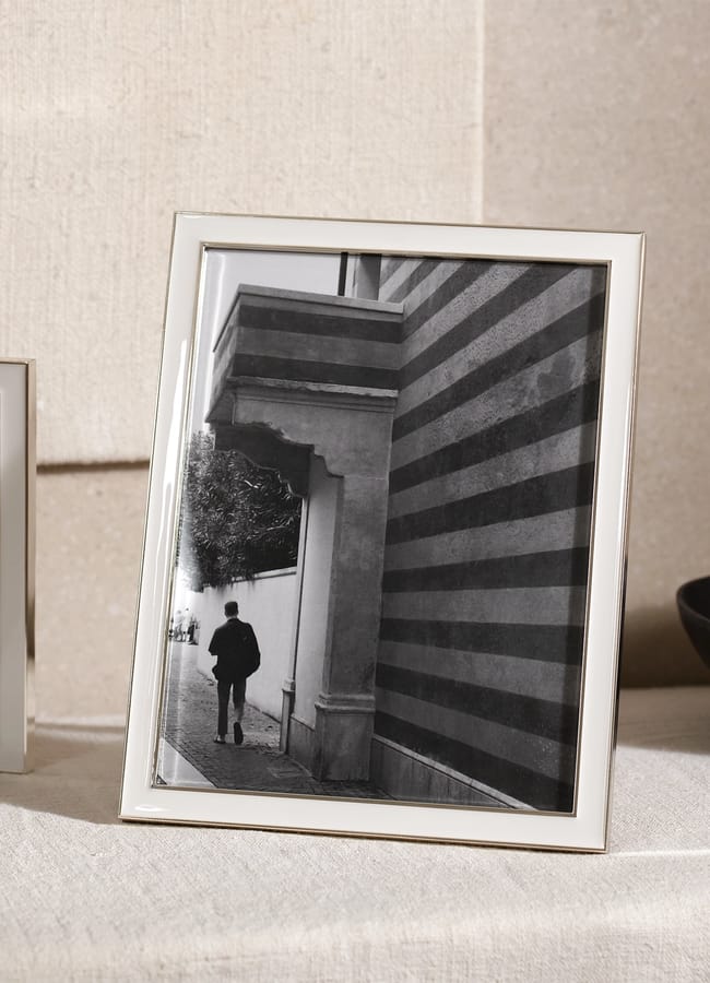 White Resin Photo Frame – 8x10”
