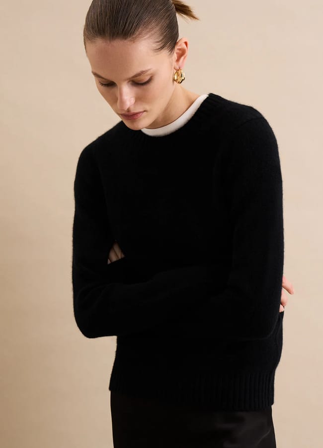 model wearing Beyond 100% cashmere sweater (black)