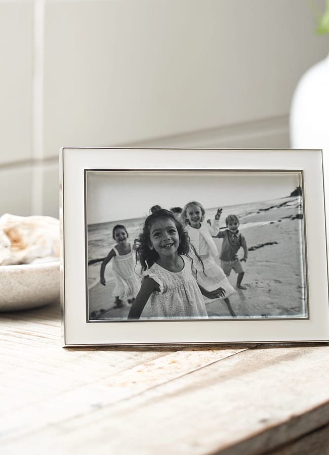 White Resin Photo Frame – 4x6”