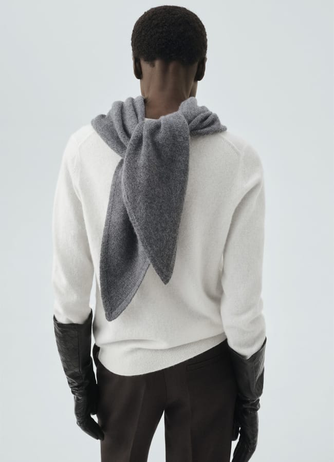 model from back wearing gret mango Cashmere-blend knitted shawl