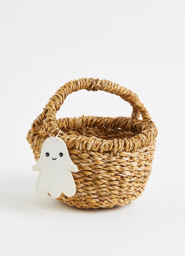 hm Small braided basket